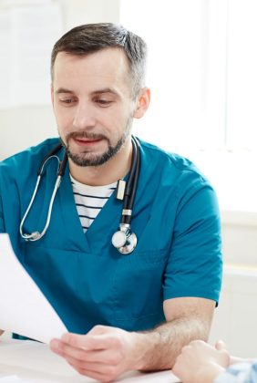 consulting-patient-UNW8EJA