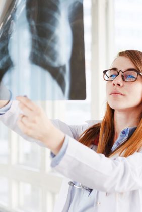 young-female-doctor-looking-at-the-x-ray-picture-o-6MGQ3JL (1)