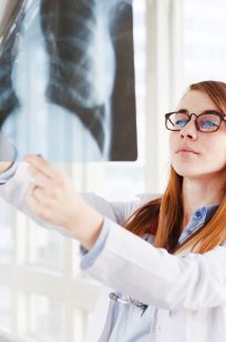 young-female-doctor-looking-at-the-x-ray-picture-o-6MGQ3JL (1)